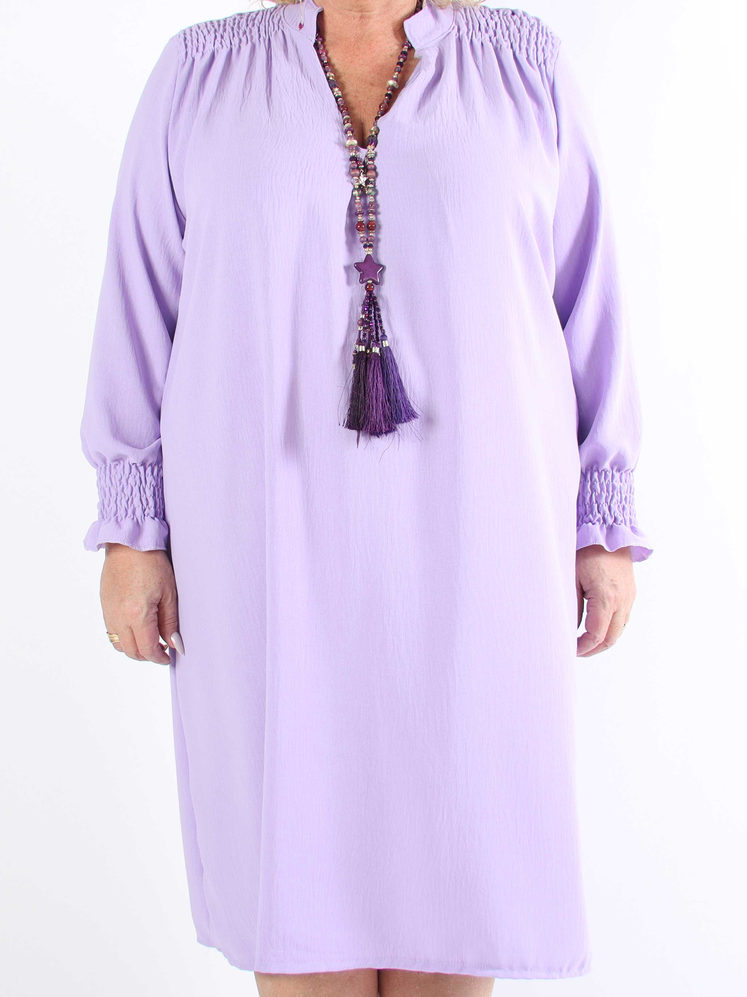 Marisol - Sød plus size kjole med smock og v-udskæring